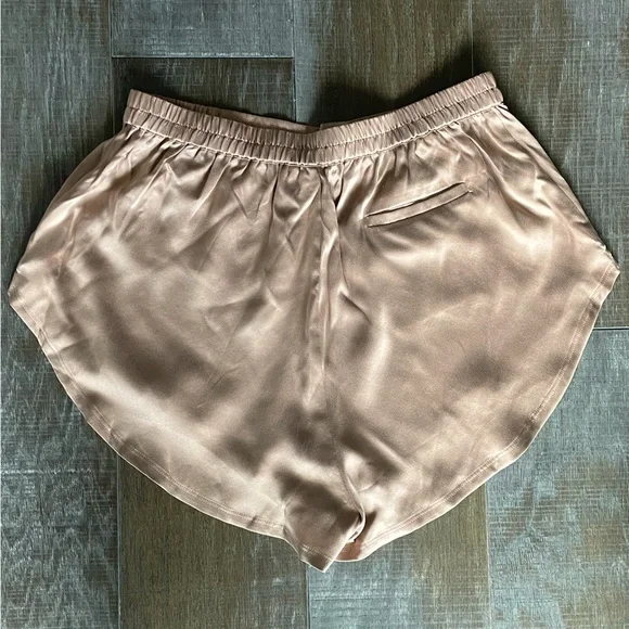 Lunya Silk Shorts NWOT Pink Size S - Picture 3 of 4
